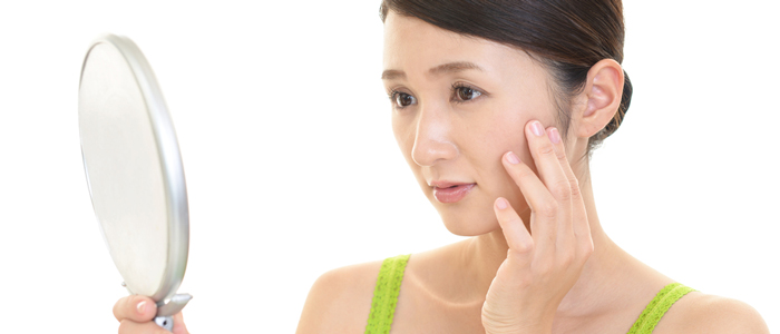 顔のたるみはなぜ起こる？　原因と対策を知ろう！