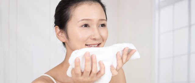 洗顔後、肌がつっぱるのは乾燥が原因？ 4つの解消法