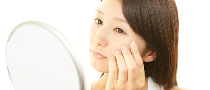 加齢だけが原因じゃない！　気になる「目元のシワ」はなぜできる？