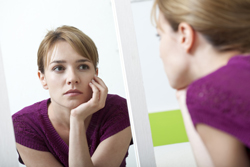 お手軽！　忙しい女性にオススメ「つまみ美容法」のやり方