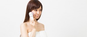 「たるみ」や「ほうれい線」をケアする美顔器の使用方法