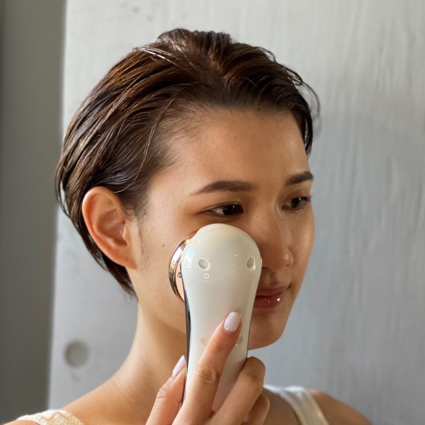 ヘッドスパ美顔器「Esthead(エステッド)」|美顔器・原液美容液のエビス