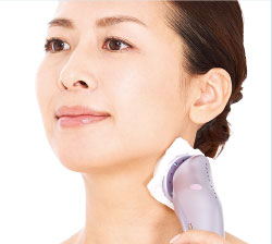 汚れが溜まりやすい首筋やあごも